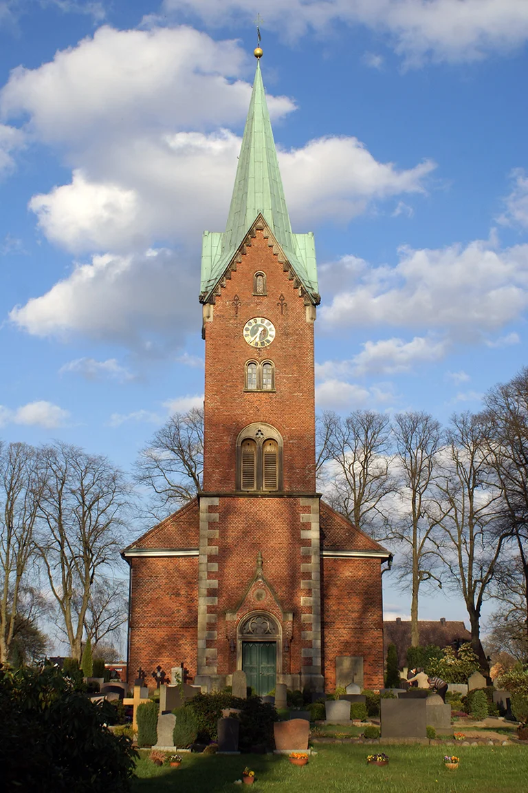 Außenansicht der St.-Nicolai-Kirche in Hohenhorn
