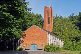 Außenansicht der Heilig-Kreuz-Kirche in Börnsen