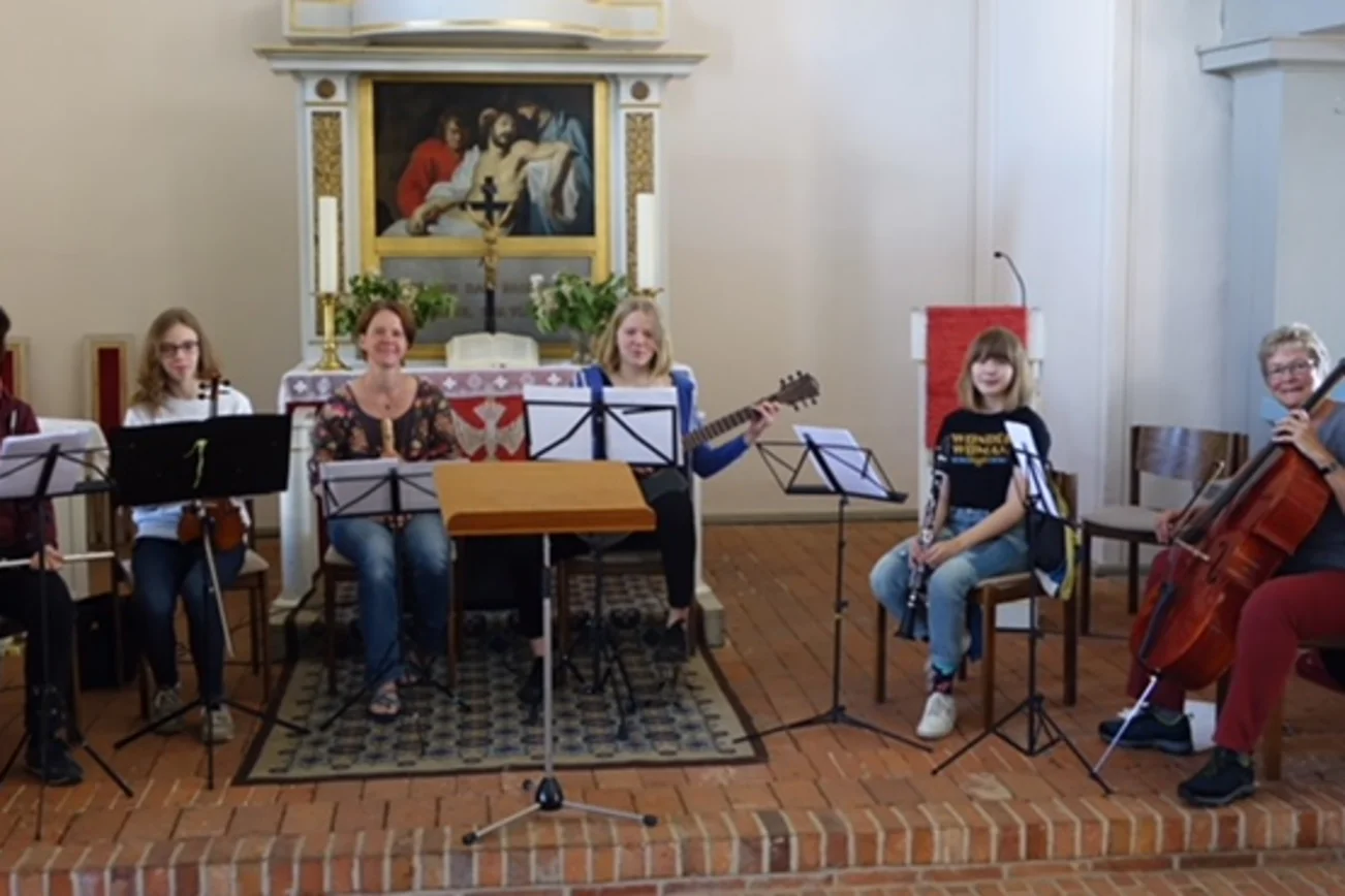 Instrumentalensemble in der Hohenhorner Kirche