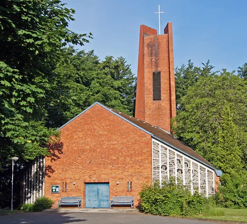 Außenansicht der Heilig-Kreuz-Kirche in Börnsen